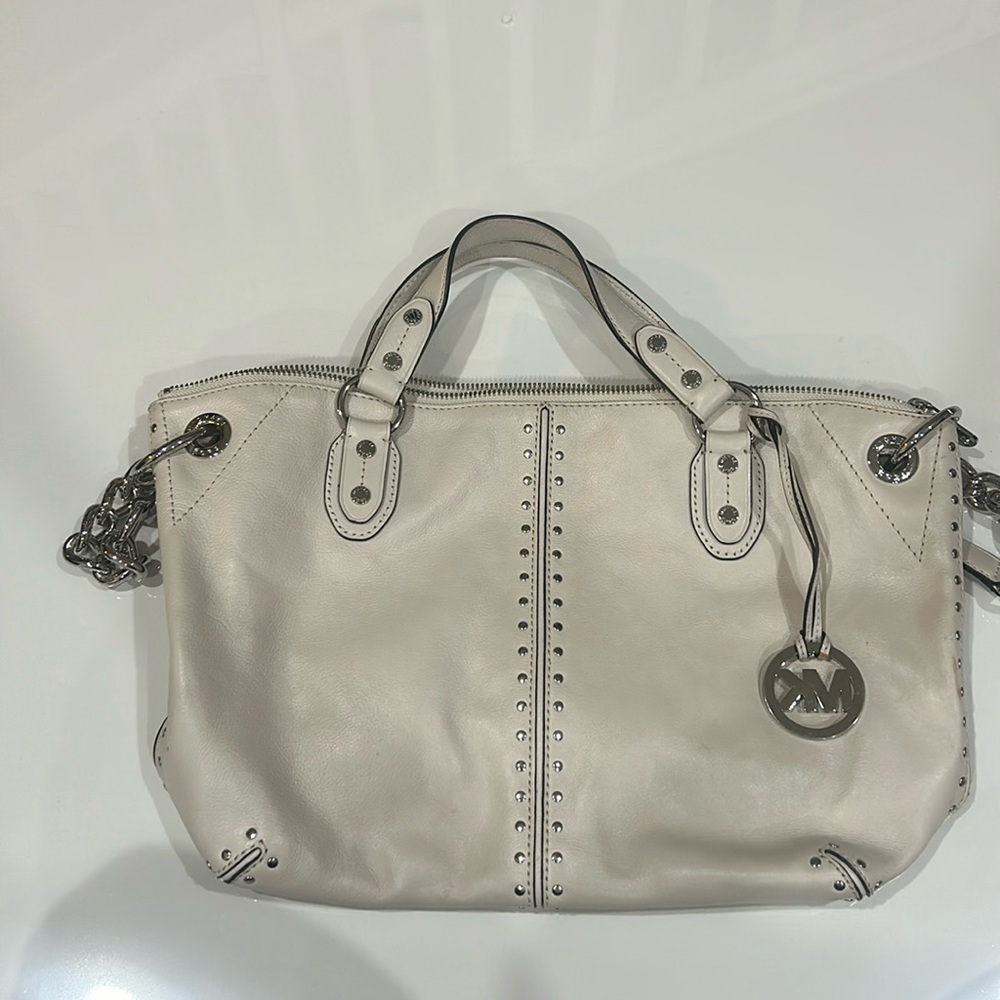 White Michael Kors bag🤍🎀